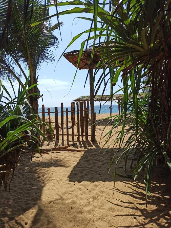 Ravana - Beach Cabanas Hikkaduwa Esterno foto