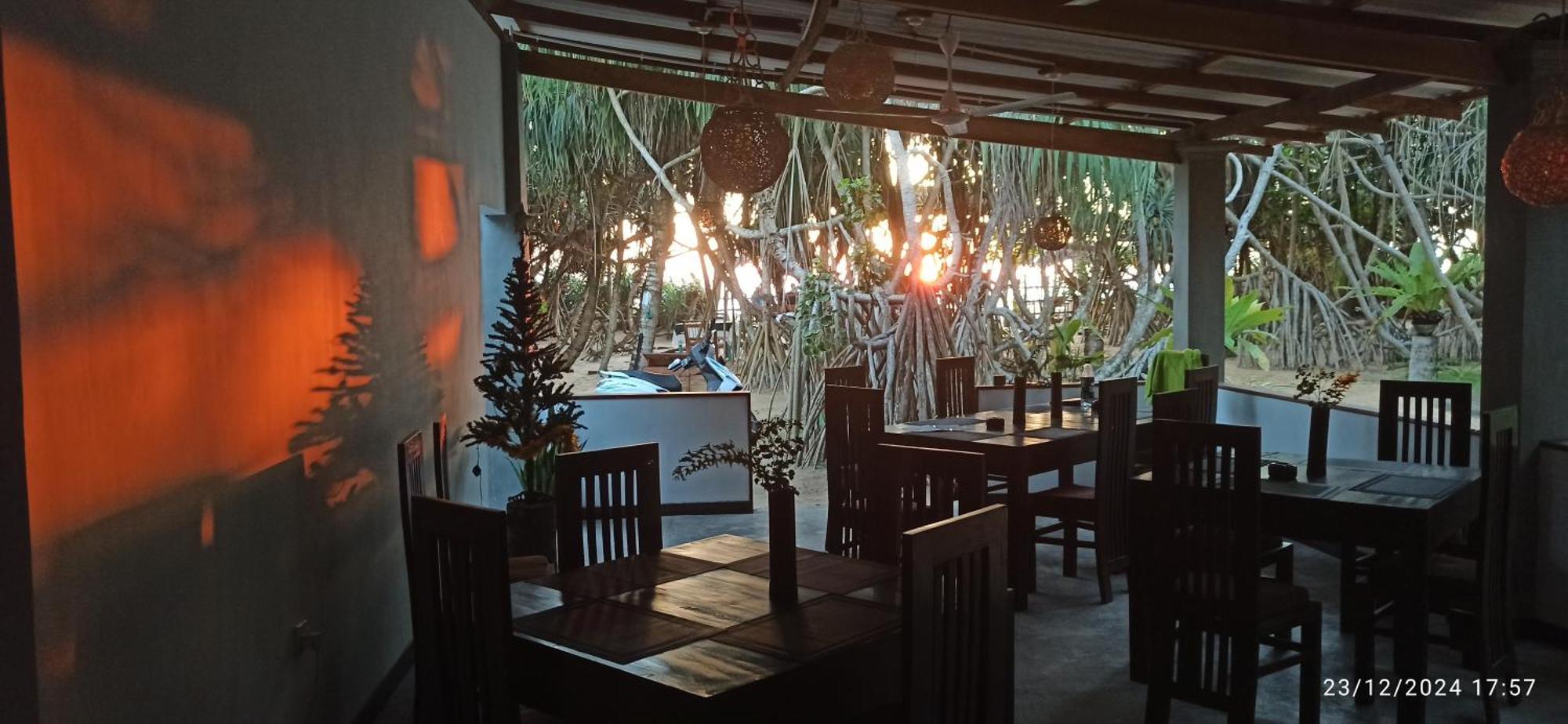 Ravana - Beach Cabanas Hikkaduwa Esterno foto