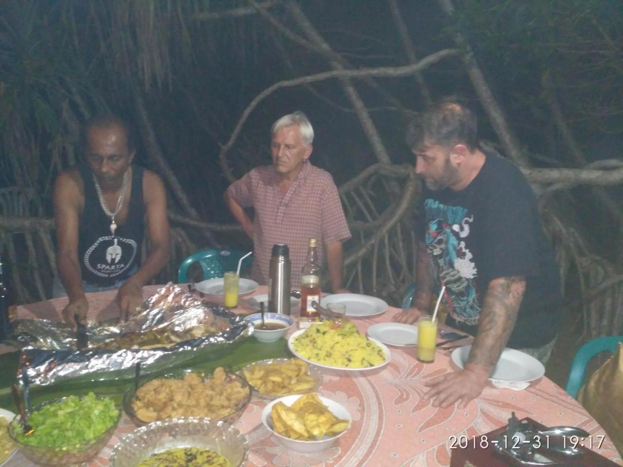 Ravana - Beach Cabanas Hikkaduwa Esterno foto
